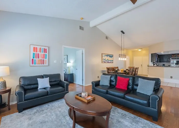 Beautiful Home With Pool, Games & Covered Patio