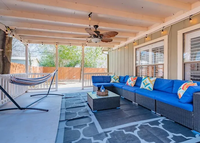 Beautiful Home With Pool, Games & Covered Patio